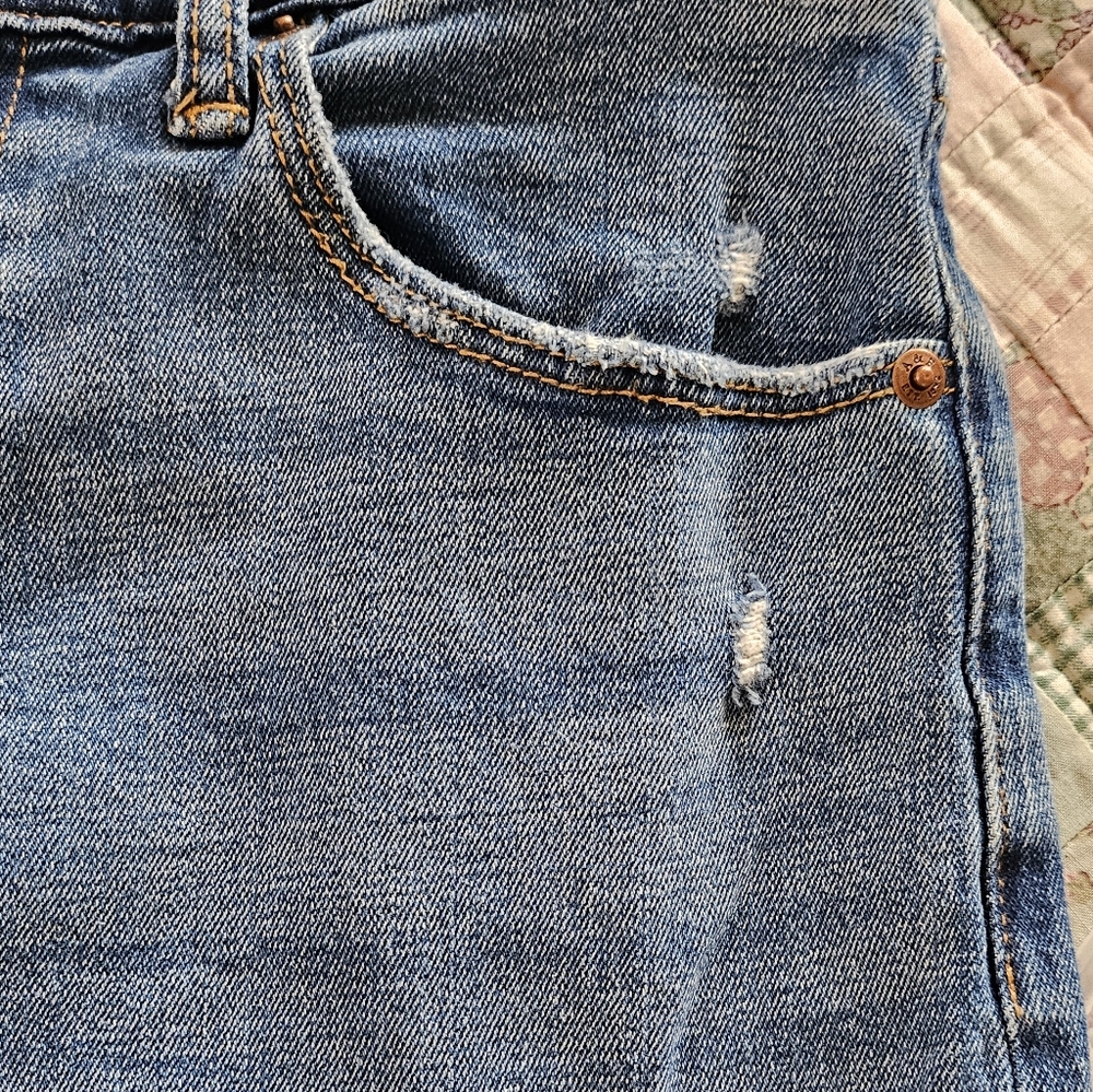 Abercrombie & Fitch Ultra High Rise Ankle- Distressed/Ripped  Size 28/6R - Picture 9 of 10